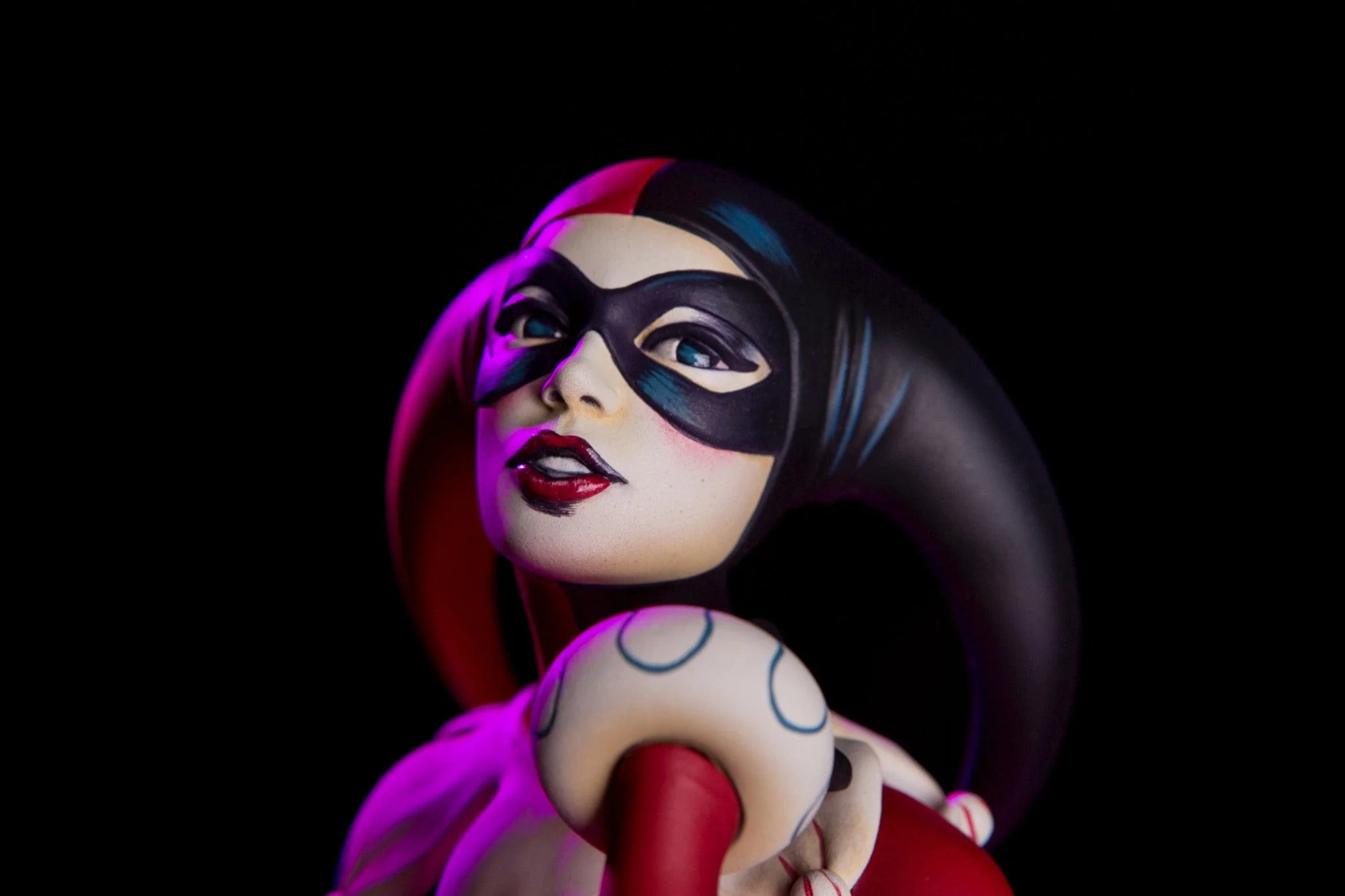 Batman – "Waiting for My J Man" Harley Quinn Statue - Image 20