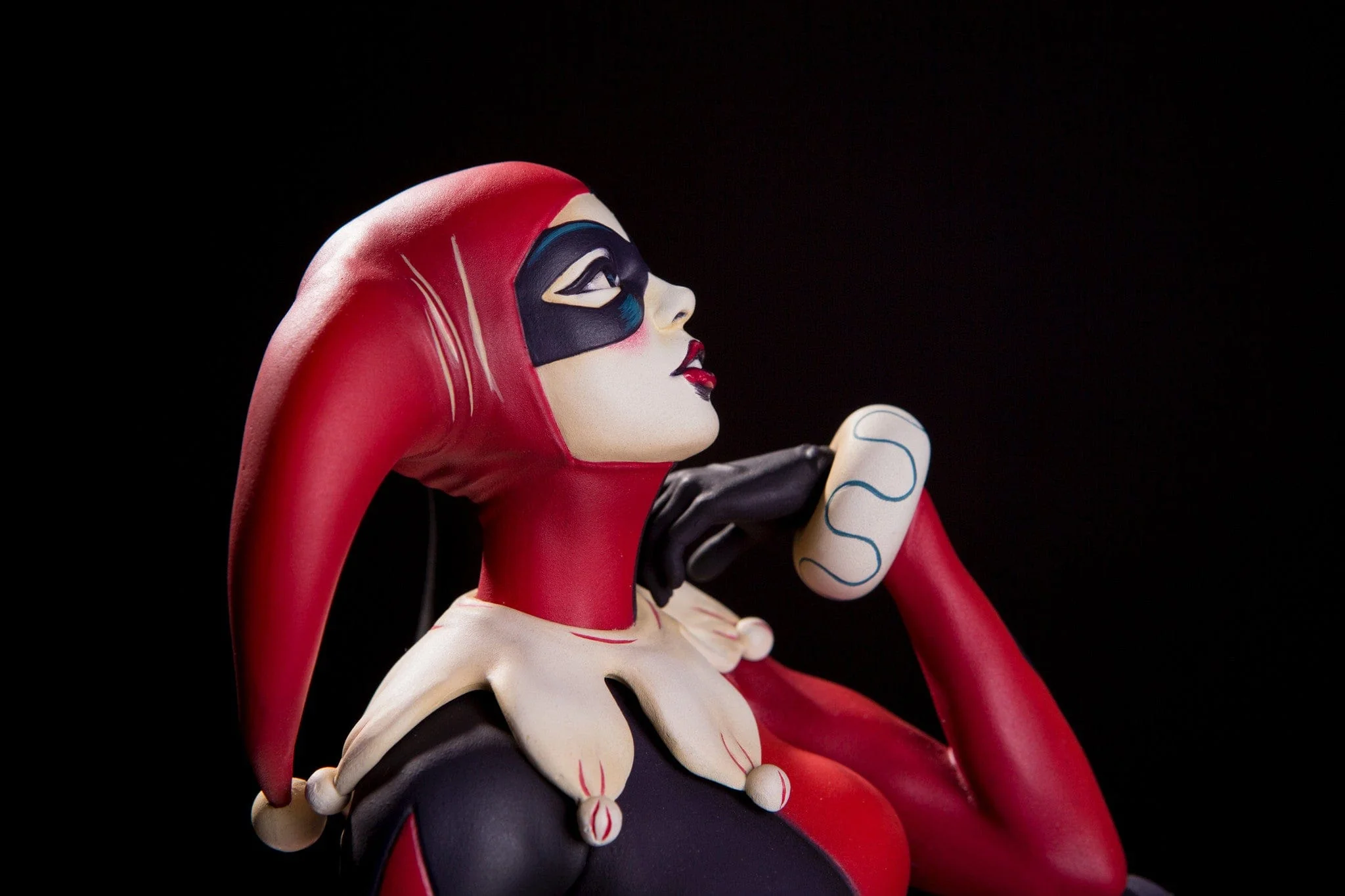 Batman – "Waiting for My J Man" Harley Quinn Statue - Image 4